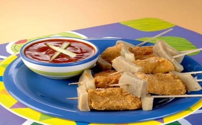 Minibrochetas de pollo y alcachofas